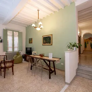 https://casa-di-lara-nel-cuore-della-citta.it-tuscanyhotel.com
